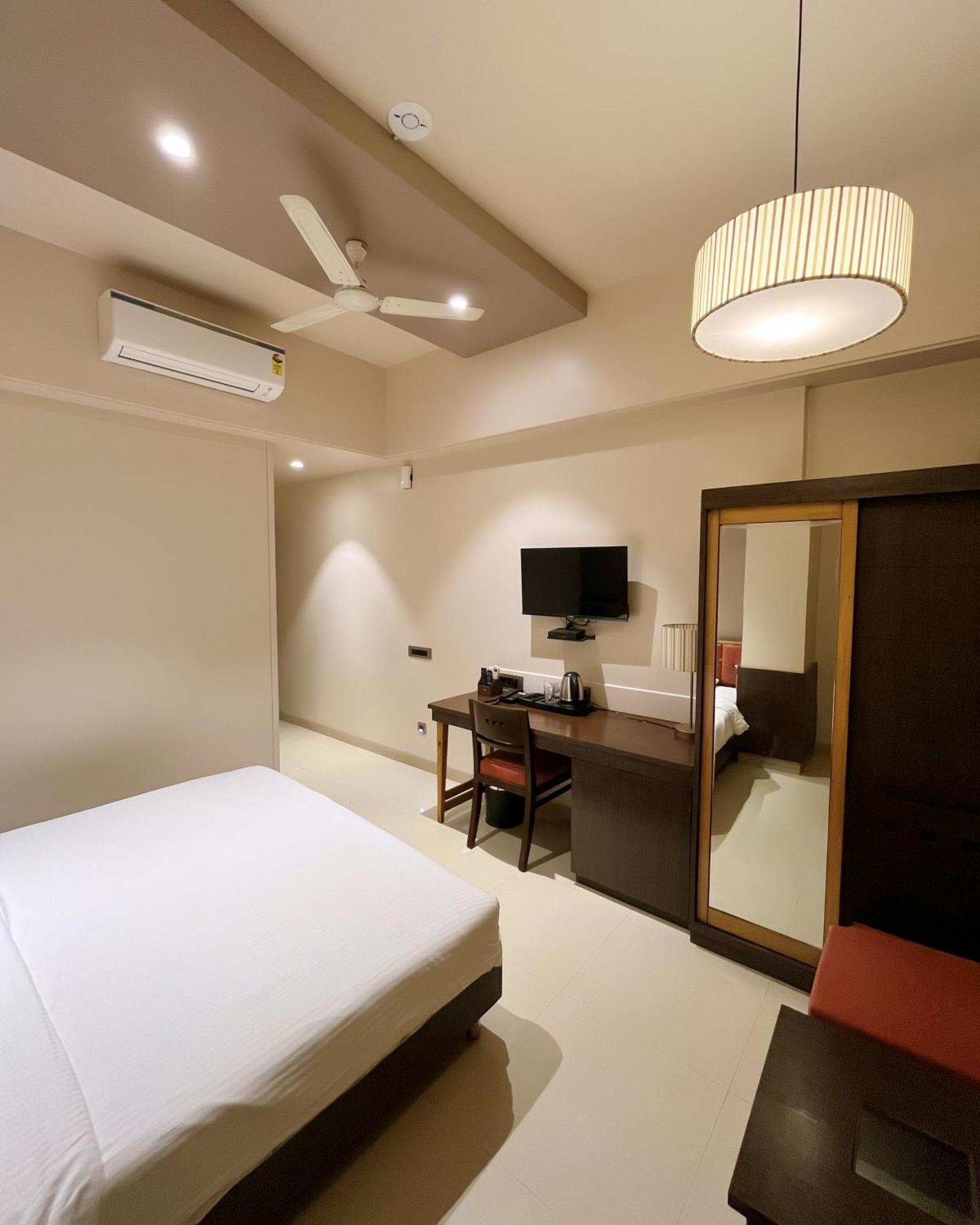 Hotel Sadanand Regency Pimpri-Chinchwad Exterior foto